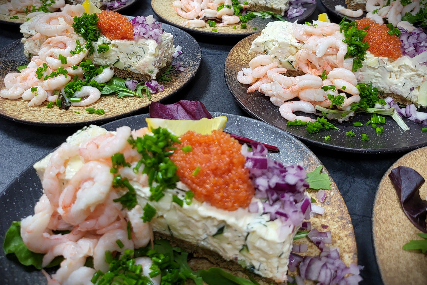 Skagentårta med handskalade räkor & rom