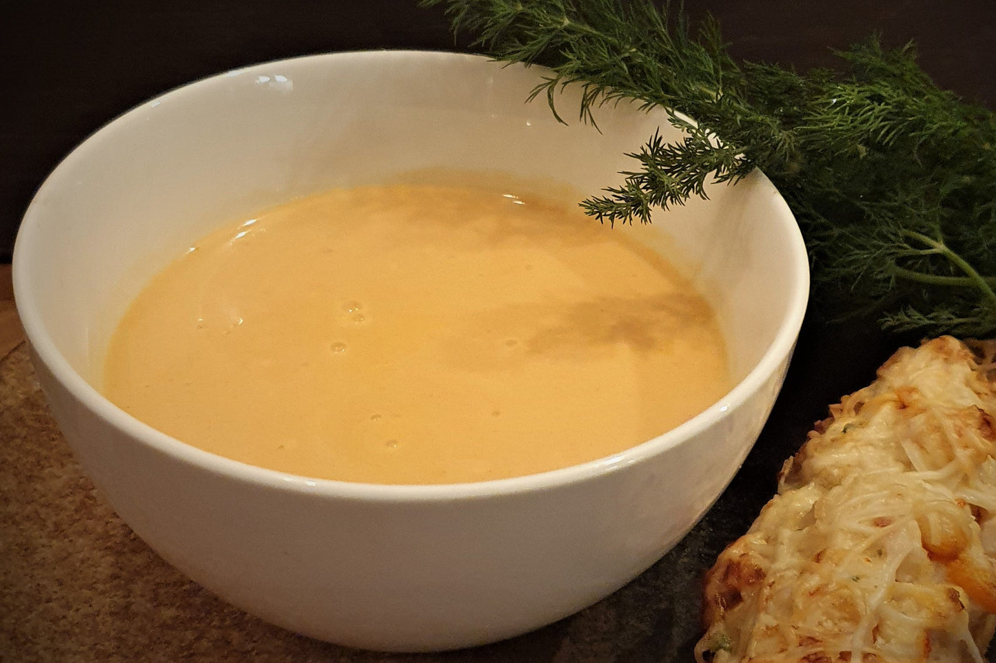 Förrätt: Hummersoppa med gratinerad kräfttoast