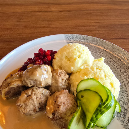 Köttbullar med potatismos & gräddsås