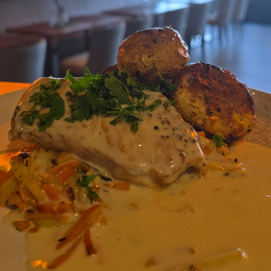 Kyckling med äppelcidersås, grönsaker & rostad potatis