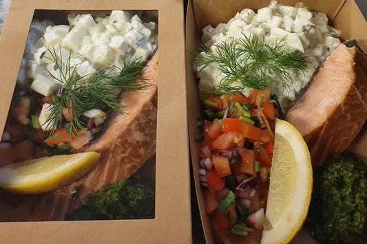Varmrökt lax med potatissallad, tomatsallad & chimmi churri