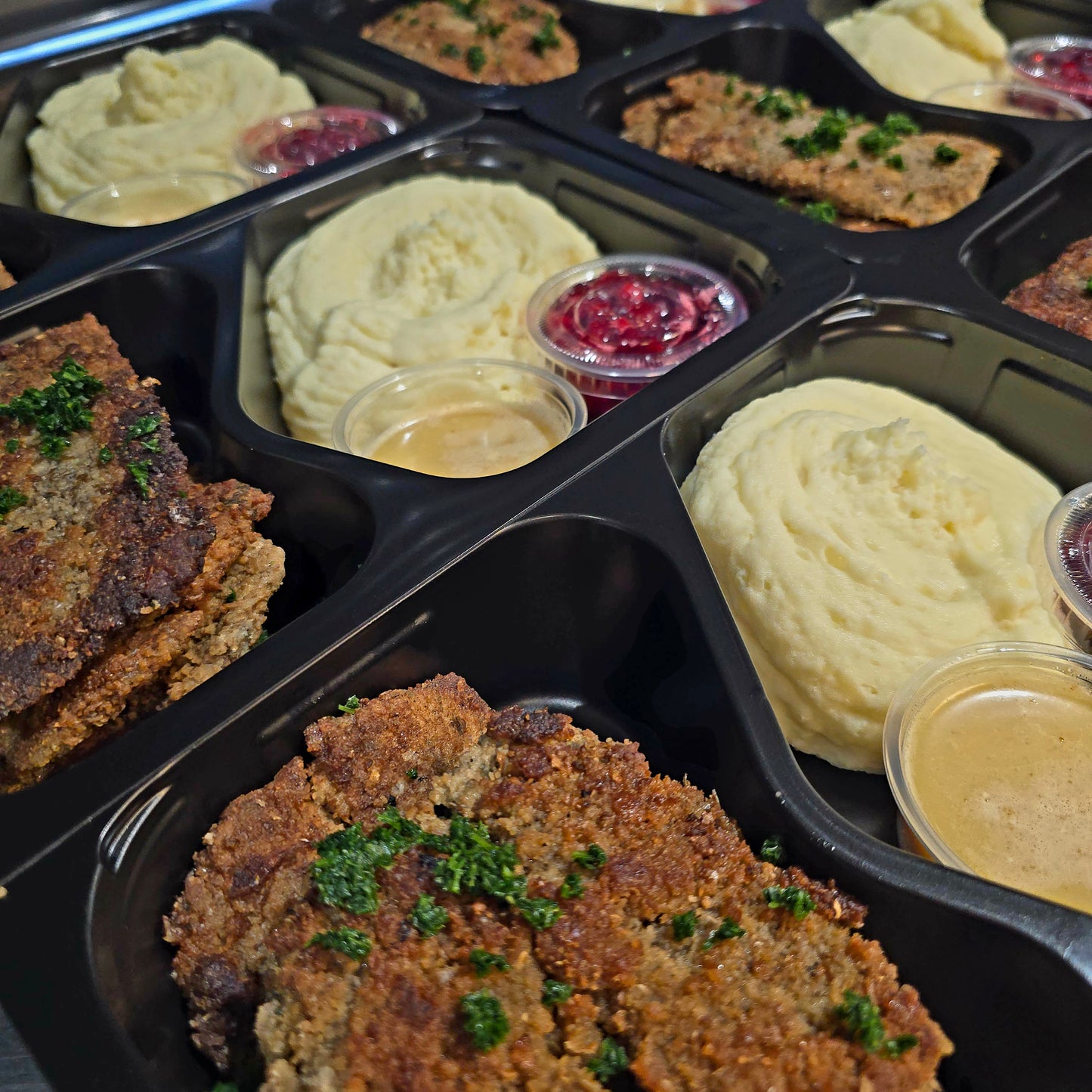 Panerad strömming med potatismos & rårörda lingon