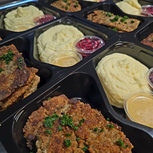 Panerad strömming med potatismos & rårörda lingon